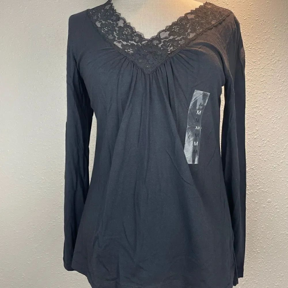 NWT Liz Claiborne Womens V-Neck Long Sleeve Top Featuring Lace at Neck Size M